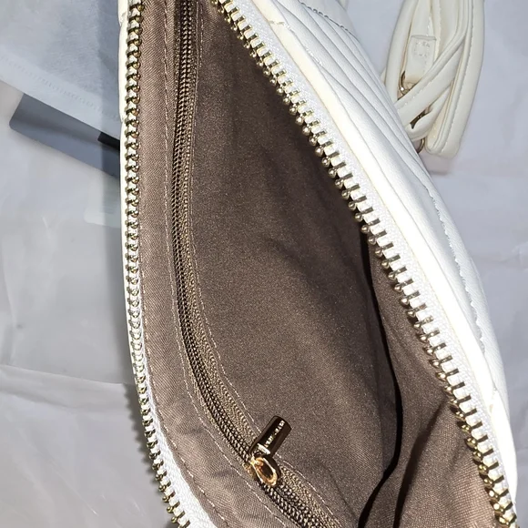 NEW Amelie Galanti White Quilted Crossbody Clutch – Faux Leather Wristlet Bag - Picture 6 of 6